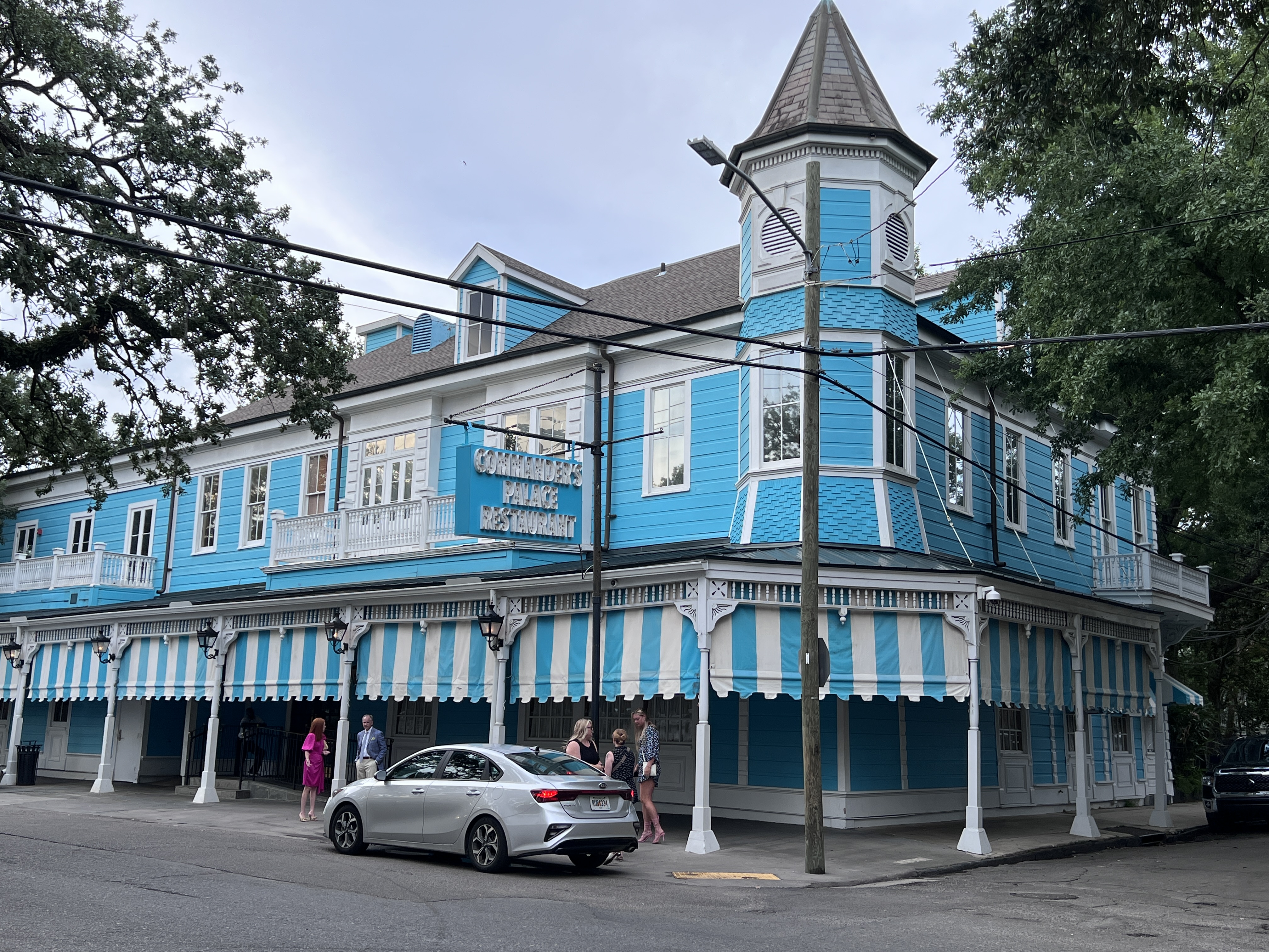 Photo of the exterior of the Commander's Palace Restaurant in New Orleans