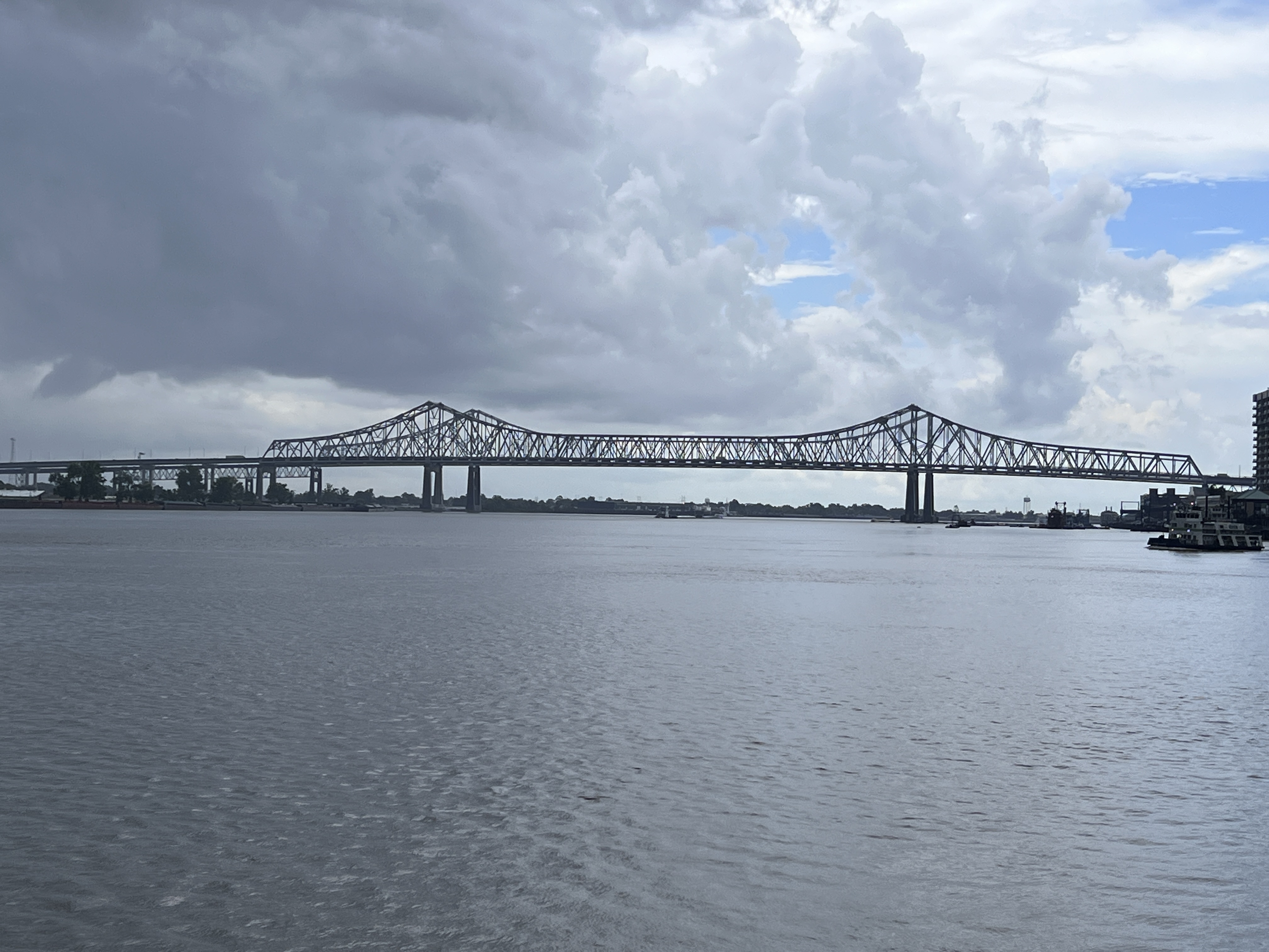 Photo of the Mississippi River bridge in New Orleans