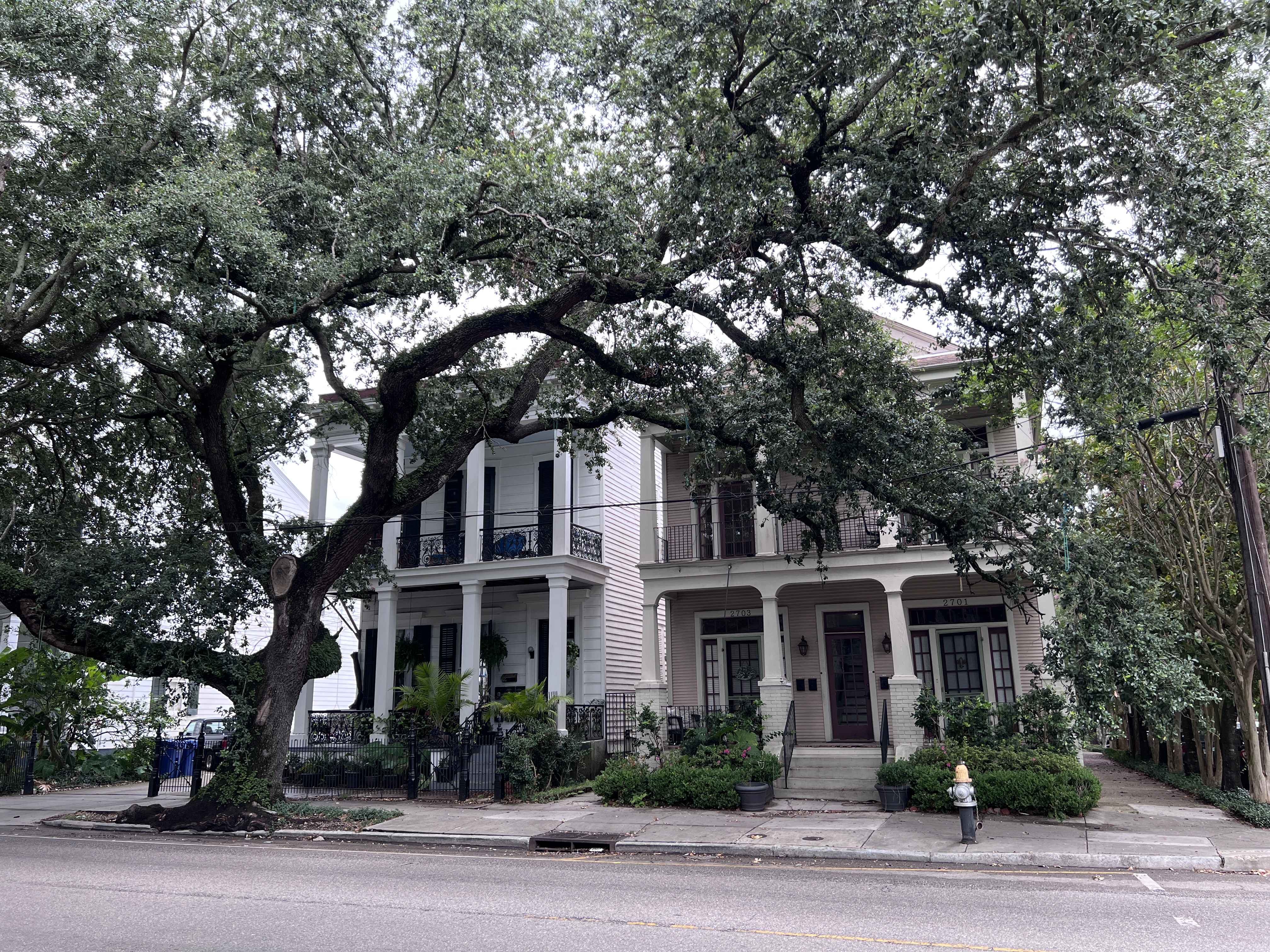 Photo of an antebellum home in the Garden District of New Orleans