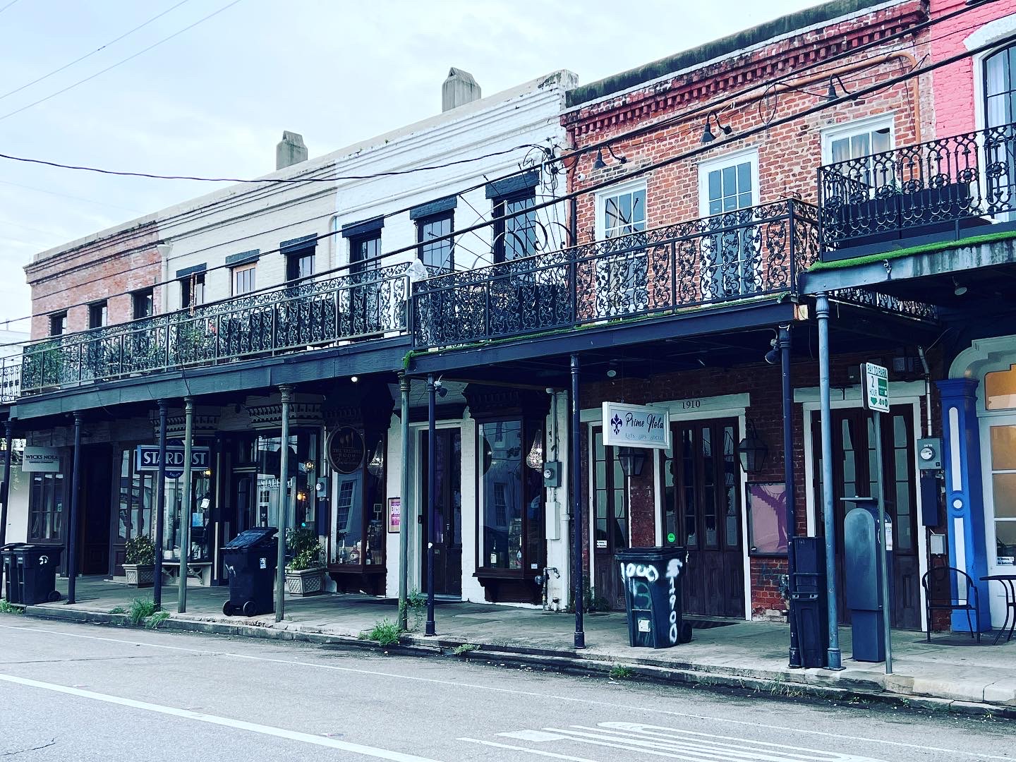 Photo of businesses along Magazine Street in New Orleans